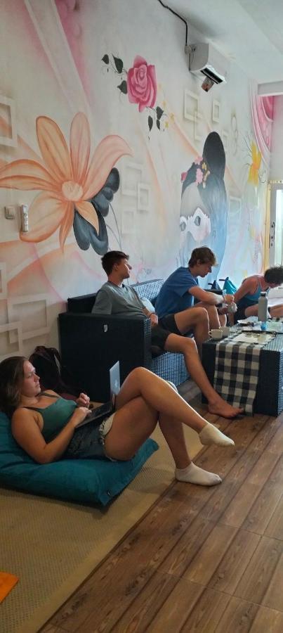 Tara Hostel Batununggul Экстерьер фото
